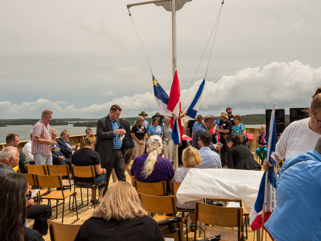People gathering for Place Savalette Opening/les gens se préparent pour l'ouverture de la Place Savalette